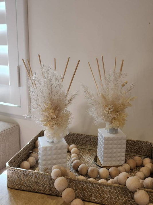 Reed Diffuser with Dried Flowers and Pampas